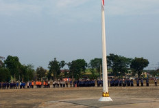 Penurunan Bendera HUT RI ke-81 di Muaro Jambi Berlangsung Lancar