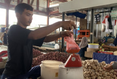 Harga Bawang di Pasar Aurduri Turun, Bawang Merah Rp32 Ribu per Kilogram