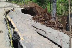  Jalan Amblas di KM 5 Perbatasan Sungai Penuh–Tapan