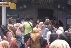 Tradisi Penukaran Uang untuk Lebaran Idulfitri Ramai Diburu Warga