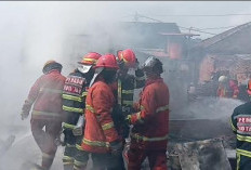 Kebakaran Hanguskan 5 Bedeng di Jambi Selatan, Damkar Turunkan 40 Personel