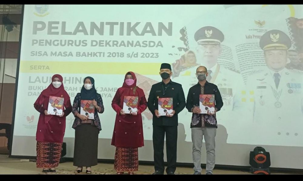 Wako Fasha Hadiri Pelantikan Dekranasda Kota Jambi Dan Melaunching Buku Sejarah Batik Jambi