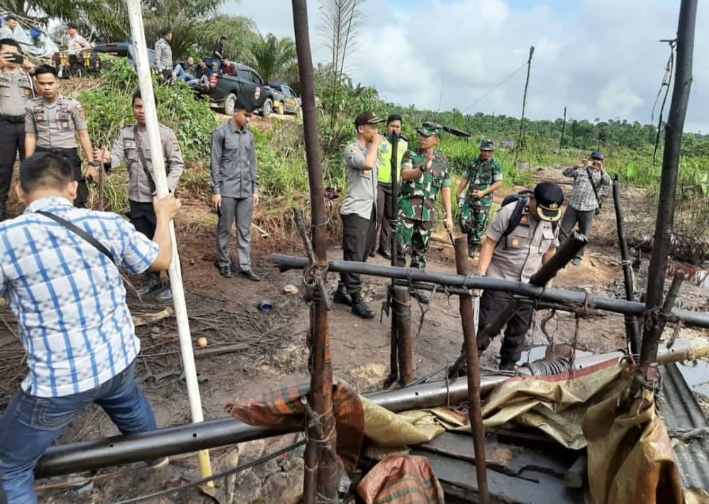 Pemberantasan Ilegal Drilling, Polres Sarolangun Menghentikan Aktivitas Sumur