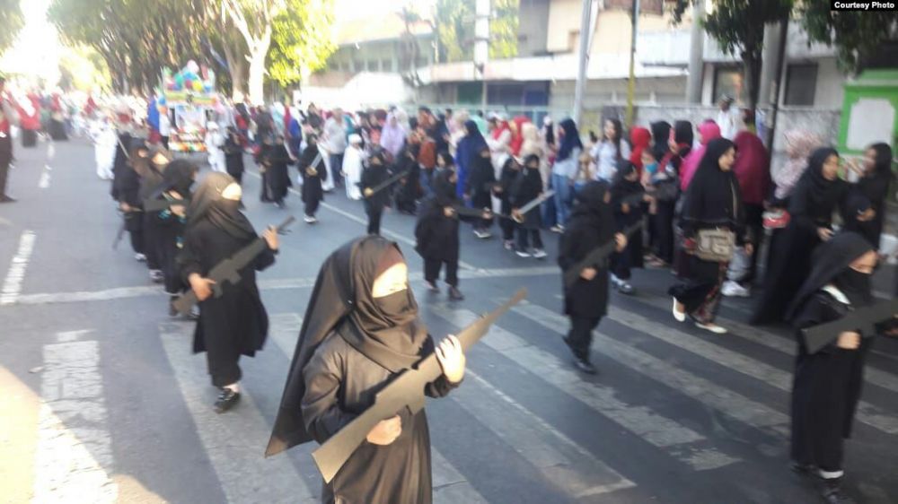 Dua Perempuan Tanggapi Larangan Mengenakan Cadar