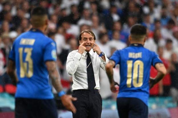 Tak Tahu Harus Bilang Apa, Pelatih Italia, Mancini Nangis dan Bilang Silakan Pesta