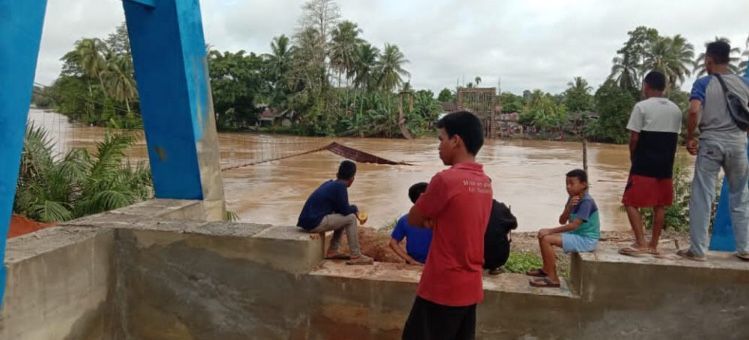 Akibat Intensitas Hujan Yang Tinggi, Jembatan di Merangin Putus 