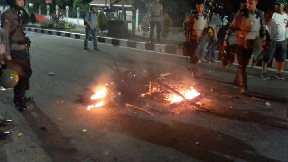 Aksi Unjukrasa Mahasiswa di Jambi Sudah Terlalu Kebablasan