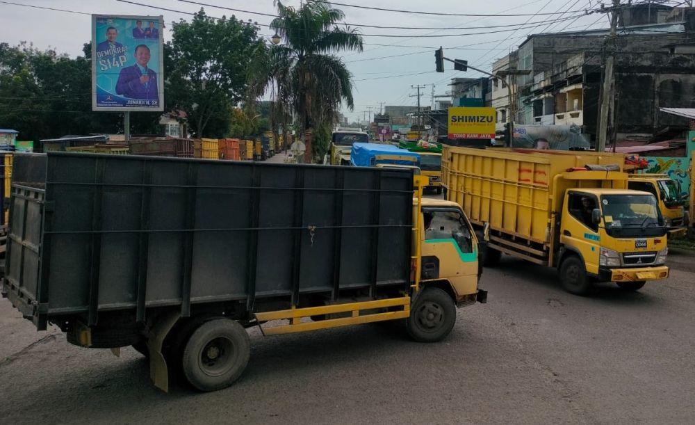 Pasien Meninggal Dunia di Mobil Ambulan Akibat Kemacetan Truk Batu Bara Selama 22 Jam di Jambi