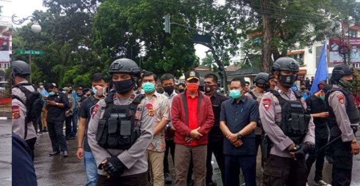 Ketua DPRD Provinsi Jambi Edi Purwanto Temui Pendemo