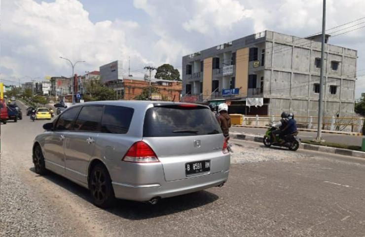 Waspada, Jalan Rusak di Jembatan Pattimura Bisa Membahayakan Pengendara