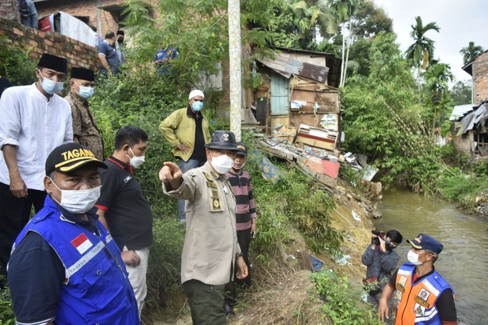 Syarif Fasha Tinjau Lokasi Abrasi di Sungai Kenali Besar