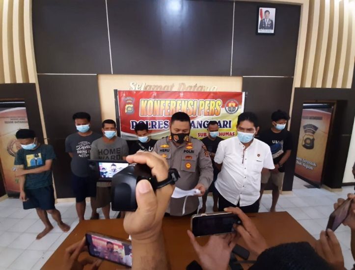 Delapan Tersangka, 10 Mobil, dan 27 Ton Minyak Illegal Diamankan