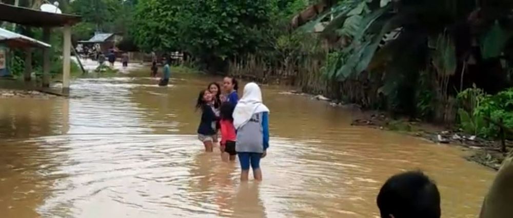 Sungai Jujuhan Meluap, Puluhan Rumah Terendam Banjir