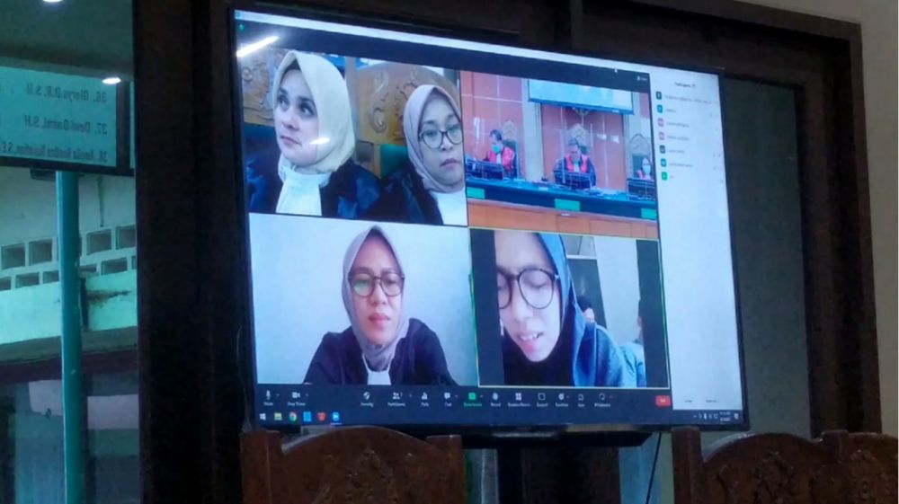 Sidang Kasus Penipuan Pernikahan dan Profesi Erayani Menangis Dalam Membacakan Pembelaan