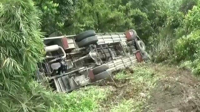 Bus ALS Masuk Jurang Di Jalan Lintas Timur Sumatera Merlung