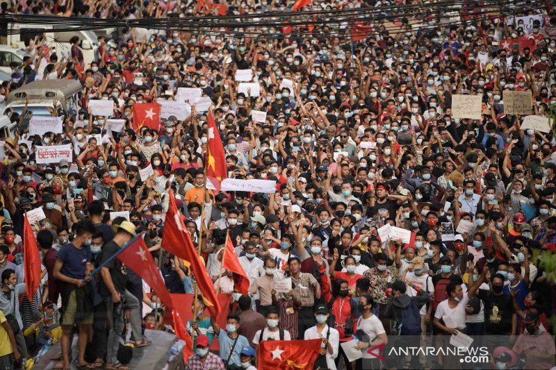 Tiga Ratus Orang Ditahan, Polisi di Myanmar Semakin Beringas