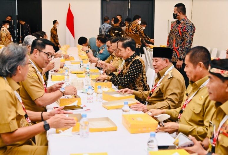 Nasi Kotak Ala Jokowi, Kumpulkan Para Menteri dan Kepala Daerah di SICC