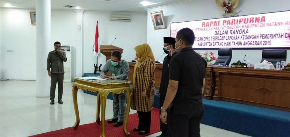 Bupati Hadiri Rapat Paripurna DPRD Kabupaten Batang Hari