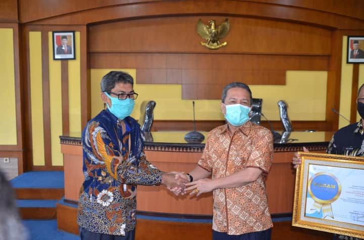 Bupati Terima Penghargaan Dari Badan Pusat Statistik Republik Indonesia