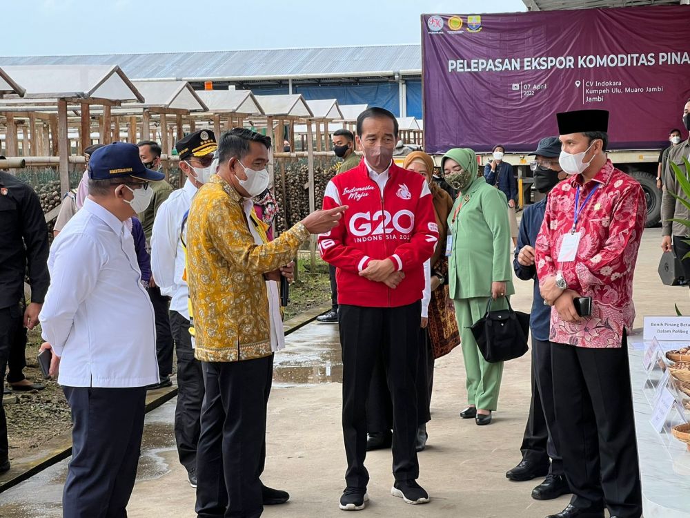 Ketua DPRD Provinsi Jambi Edi Purwanto Dampingi Presiden Jokowi dalam Kunkernya di Jambi