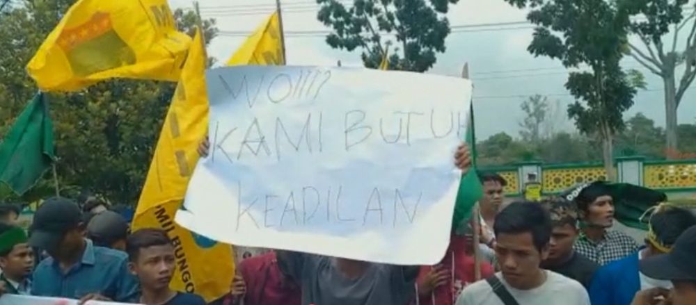 Mahasiswa Desak Dewan Tutup PT. Bungo Limbur