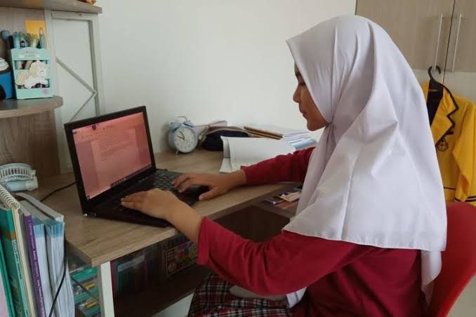 Pelajar SD dan SMP di Kota Jambi Ujian Online di Rumah Masing-Masing