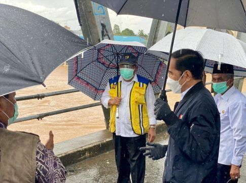 Banjir Kalsel Jokowi Salahkan Curah Hujan, Tokoh NU: Mohon Maaf, Kunjungan Bapak Seperti Tak Bermakna