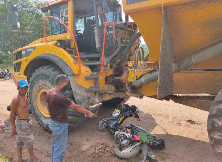 Dua Putri Remaja Batanghari Dilindas Truk Raksasa 