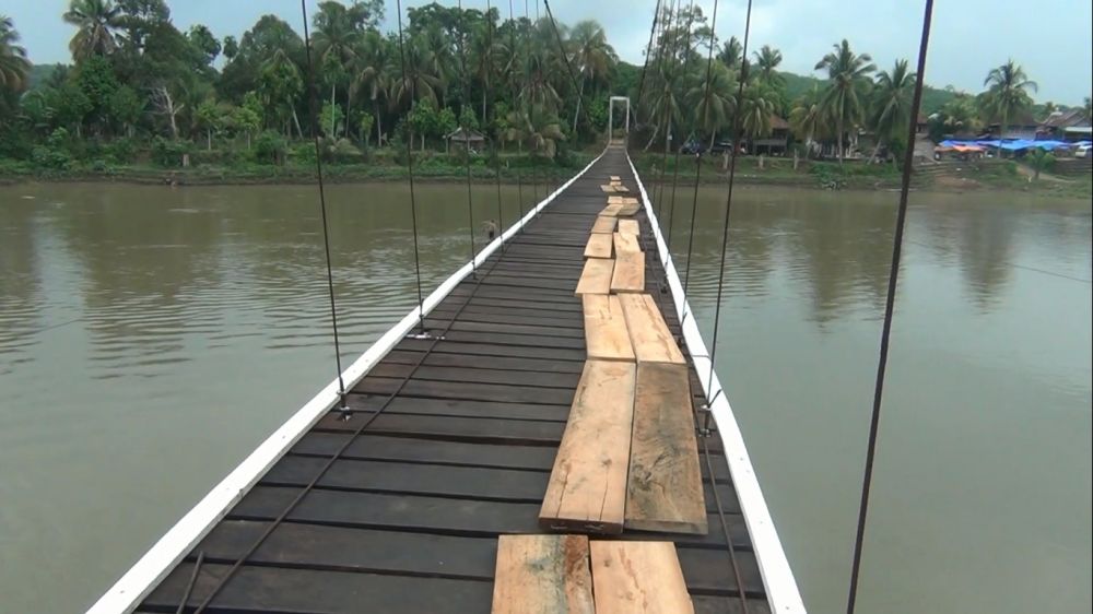 Sempat Viral, Jembatan Gantung Embacang Gedang Mulai Dibangun