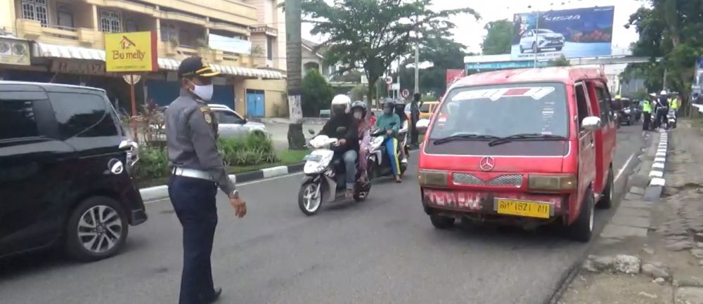 Tidak Pakai Masker, Supir Angkot Didenda 50 Ribu Rupiah