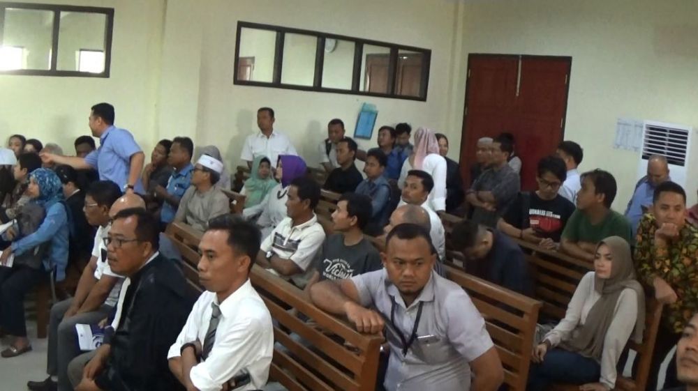Ruangan Penuh, Sidang Korupsi Pembangunan Asrama Haji Ditunda 