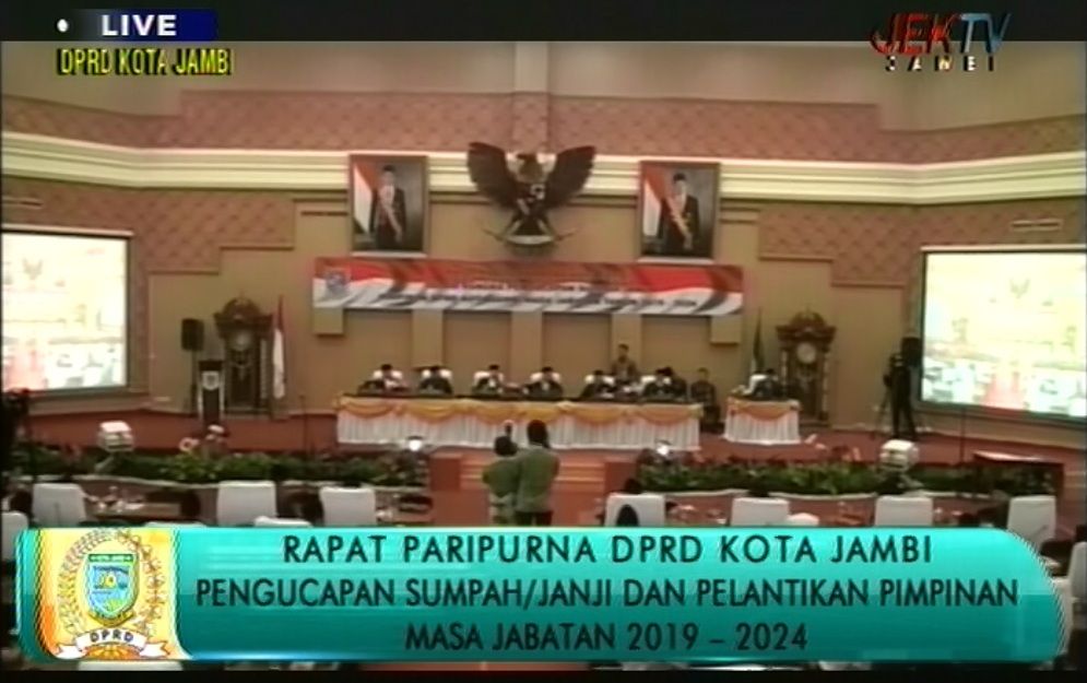 RAPAT PARIPURNA DPRD KOTA JAMBI DALAM PENGAMBILAN SUMPAH DAN PERESMIAN KETUA DPRD MASA JABATAN 2019-2024