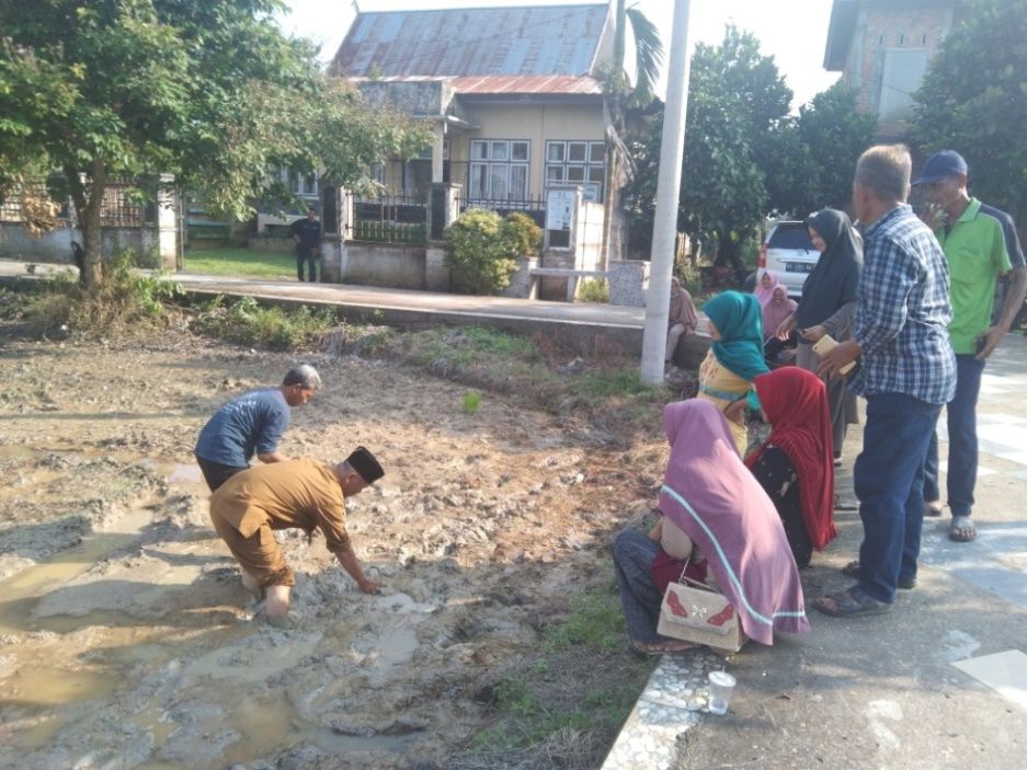 Tim Pengabdian Faperta Unja Dampingi Petani Dalam Implementasi Sistem Tanam Padi Sri  (System Of Rice Intensification)