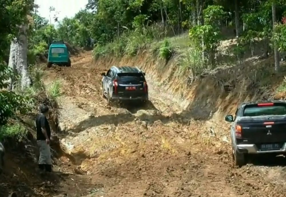 Ketika Hujan, Jalan Di Kawasan Jangkat Jadi Kubangan