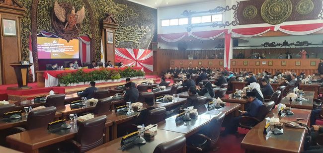 DPRD Provinsi Jambi Gelar Paripurna Penyerahan LHP BPK RI Atas Laporan Keuangan Pemprov Jambi Tahun 2021