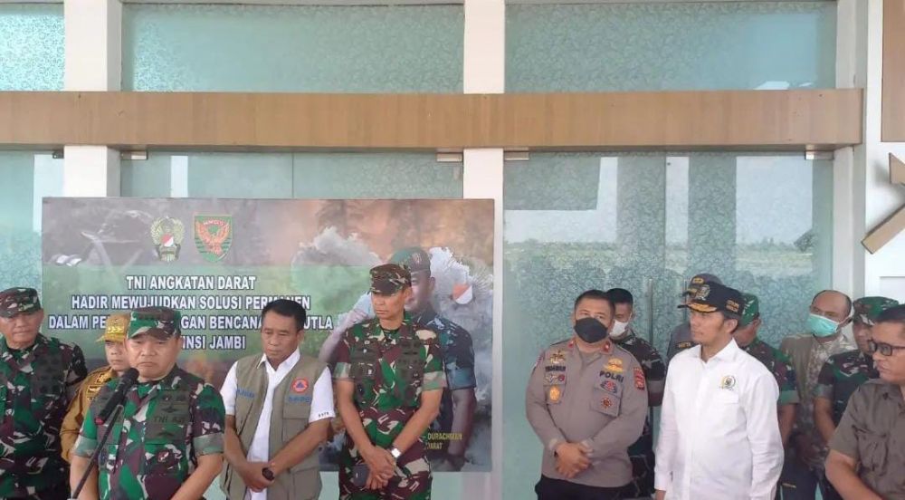 Ketua DPRD Provinsi Jambi Dampingi Kasad Dudung Tinjau Lokasi Titik Rawan Karhutla