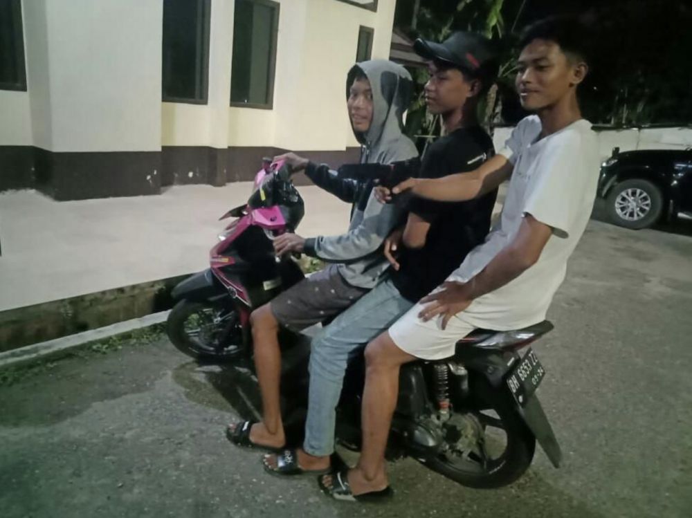 Todongkan senjata kepada teman, 3 Remaja di Jambi Ditangkap Tim Patroli Mobile Ditintelkam Polda