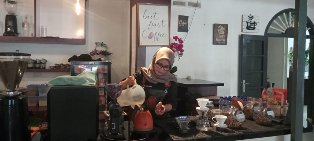 Minuman Ice Coffe Bang El di Elmondo Coffe dan Resto, Minuman Menyegarkan Setelah Beraktivitas