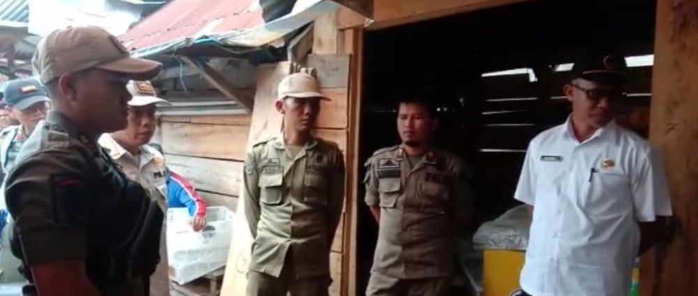 Pedagang Liar Di Luar Pasar Singkut Ditertibkan Pol PP