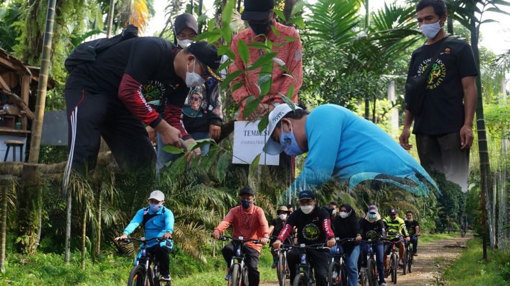 SKK Migas - PetroChina Pelopori Gowes dan Penanaman Pohon Langka dalam Serial Forum Diskusi 