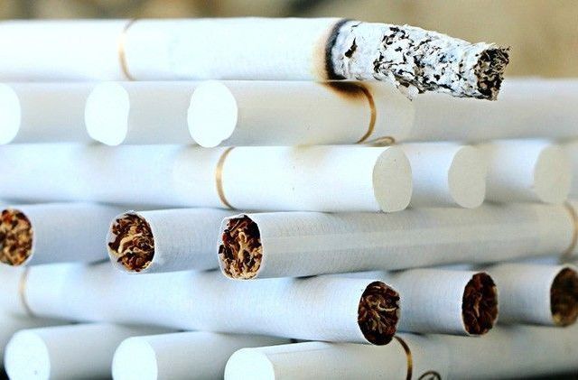 Mensos Usul Harga Rokok Rp100 Ribu per Bungkus