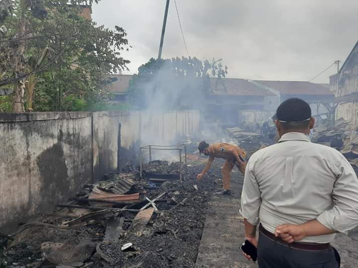 Belasan Kios Pasar Keramat Tinggi Muara Bulian Habis Dilalap Si Jago Merah