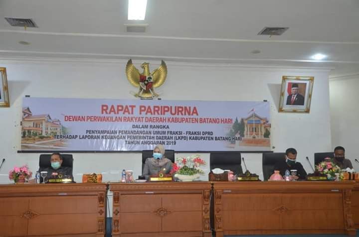 Bupati Batanghari Hadiri Rapat Paripurna Penyampaian Pemandangan Umum Fraksi DPRD Terhadap LKPD 2019