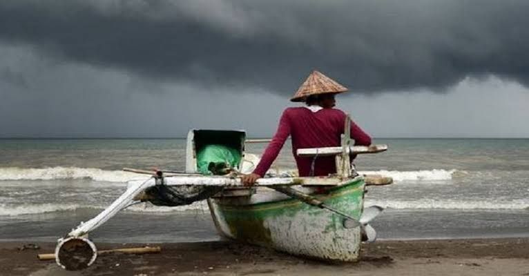 Meski Cuaca Buruk, Nelayan Tetap Melaut