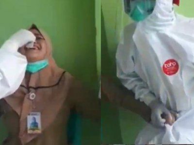 Viral! Video Wanita PNS Takut Saat Tes SWAB, Endingnya Malah Remas Kemaluan Petugas