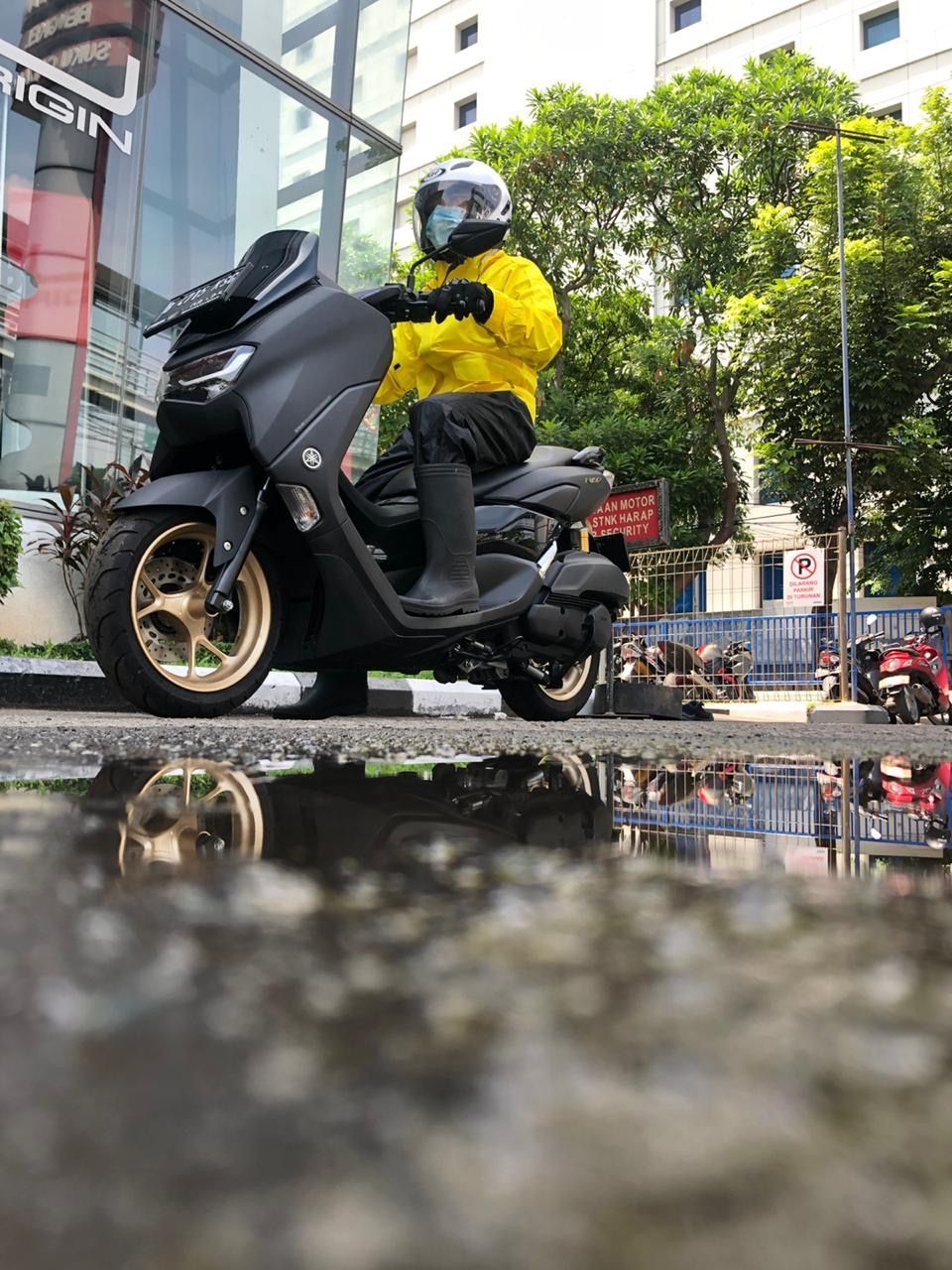 Berikut Tips Berkendara Sepeda Motor Saat Hujan