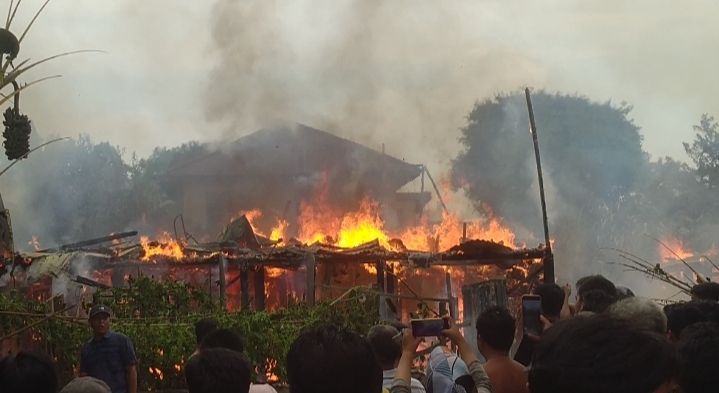 Empat Rumah Semi Permanen di Legok Ludes Dilahap Sijago Merah