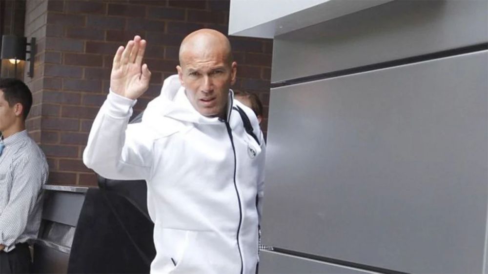 Zinedine Zidane pun Melambaikan Tangan, Selamat Tinggal!