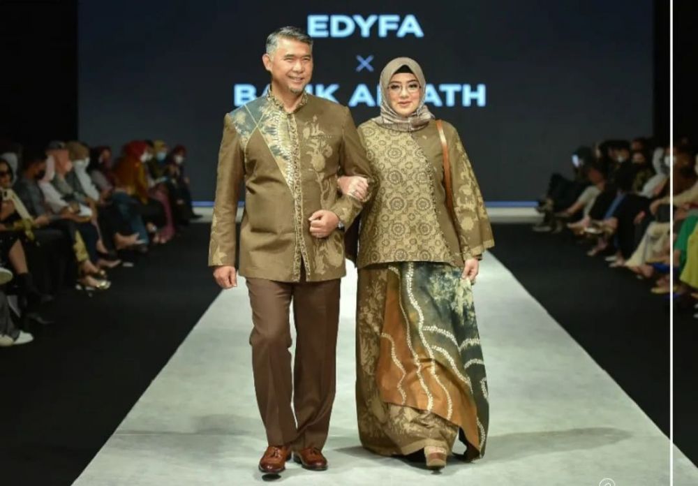 Dukung Penuh IKM Jambi, Fasha Melenggang di Indonesia Fashion Week