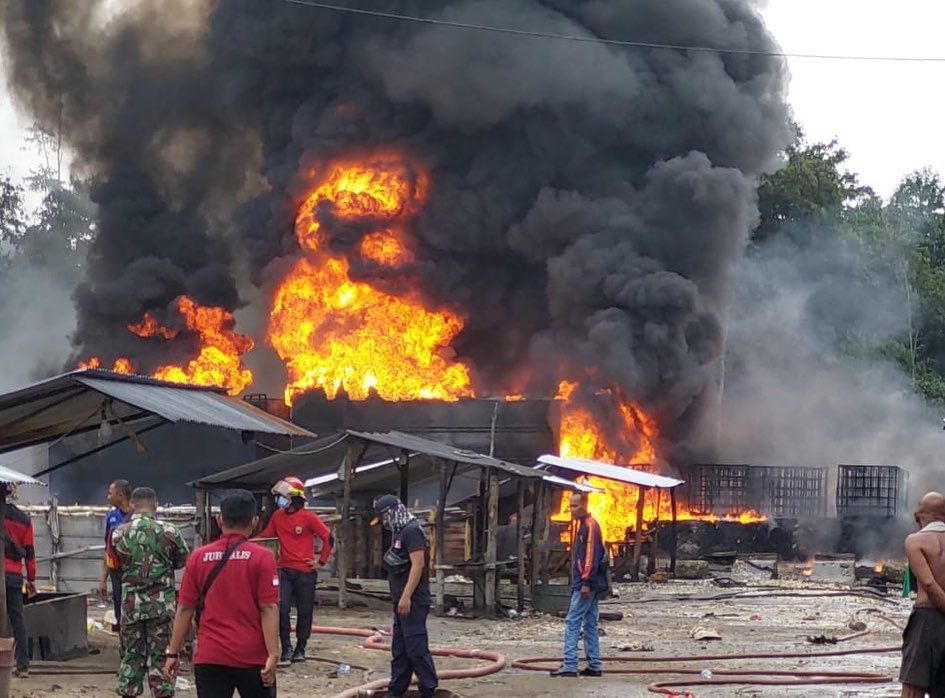 Gudang Minyak Di Kelurahan Pijoan Terbakar